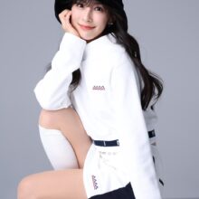 レザレクションと、せとはること瀬戸晴加さんとのコラボの限定パーカーです。 レザレクションと、せとはること瀬戸晴加さんとのコラボの限定パーカー